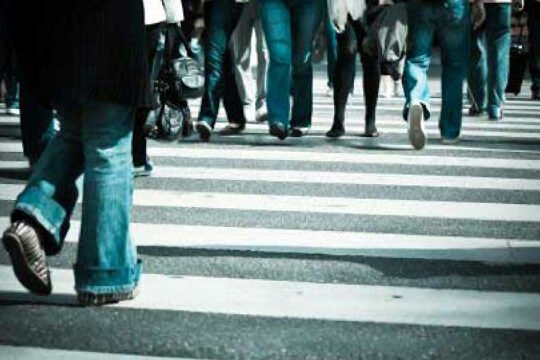 Caminar Seguro: Los 10 Mandamientos del Peatón y la Circulación Vial 1 caminar seguro los 10 mandamientos del peaton y la circulacion vial