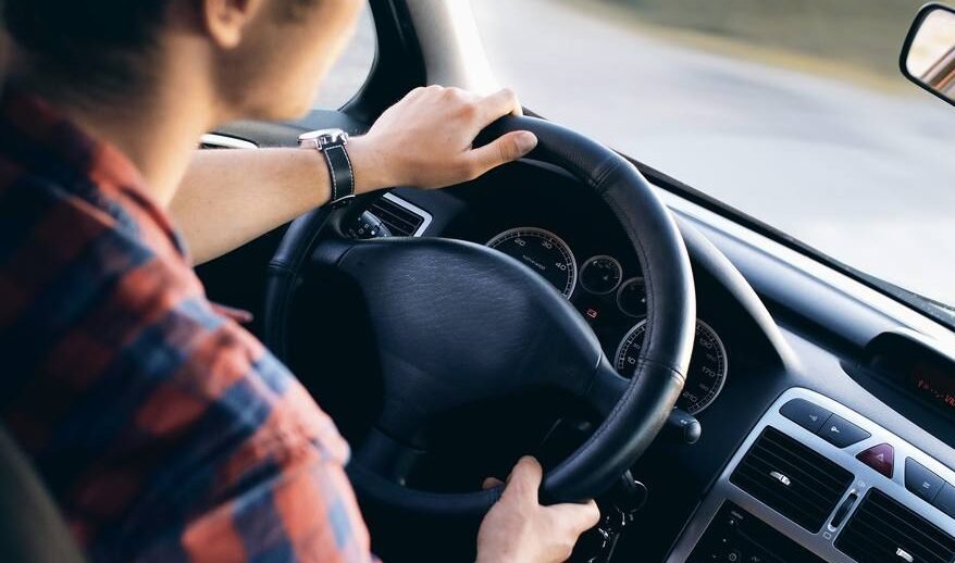 Manos al Volante: Lo Que Revela Tu Forma de Conducir 1 manos al volante lo que revela tu forma de conducir
