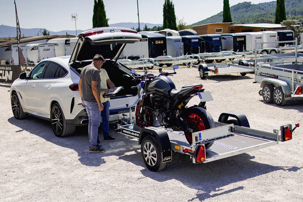 Remolques Cuni: La Respuesta de Lujo para el Transporte Automotriz 1 remolques cuni la respuesta de lujo para el transporte automotriz