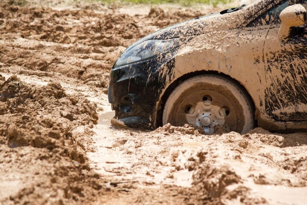 trucos para sacar tu auto del barro sin empeorar la situacion